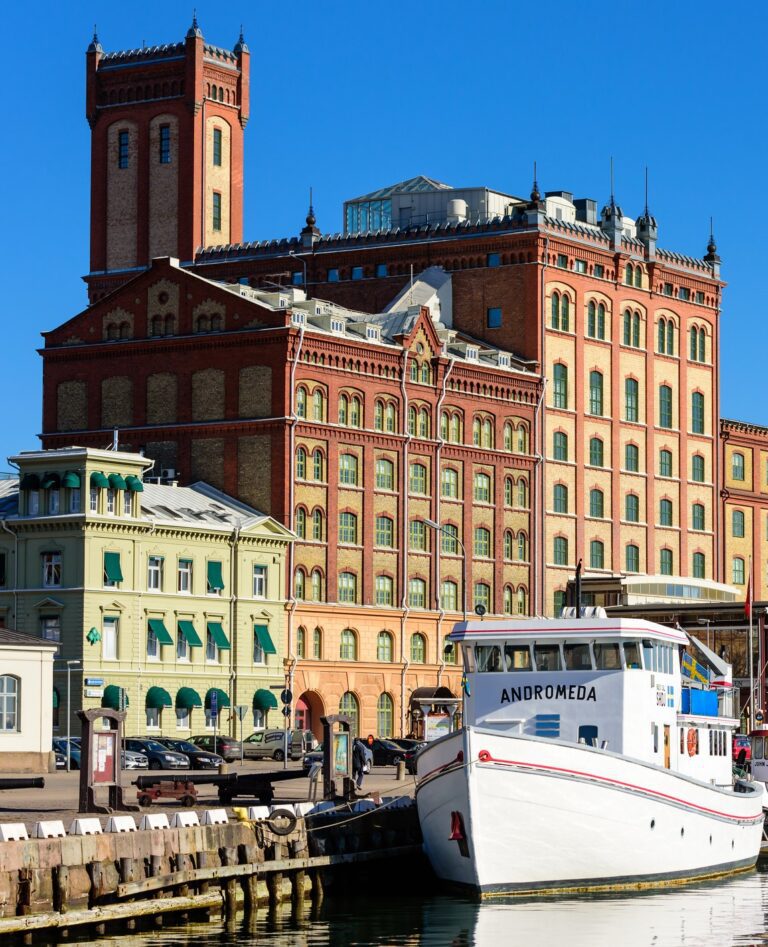 Stadsvandring i Kalmar: Om de mäktiga Jeanssons imperium – en makalös familjehistoria med strejker och majestätsbrott!